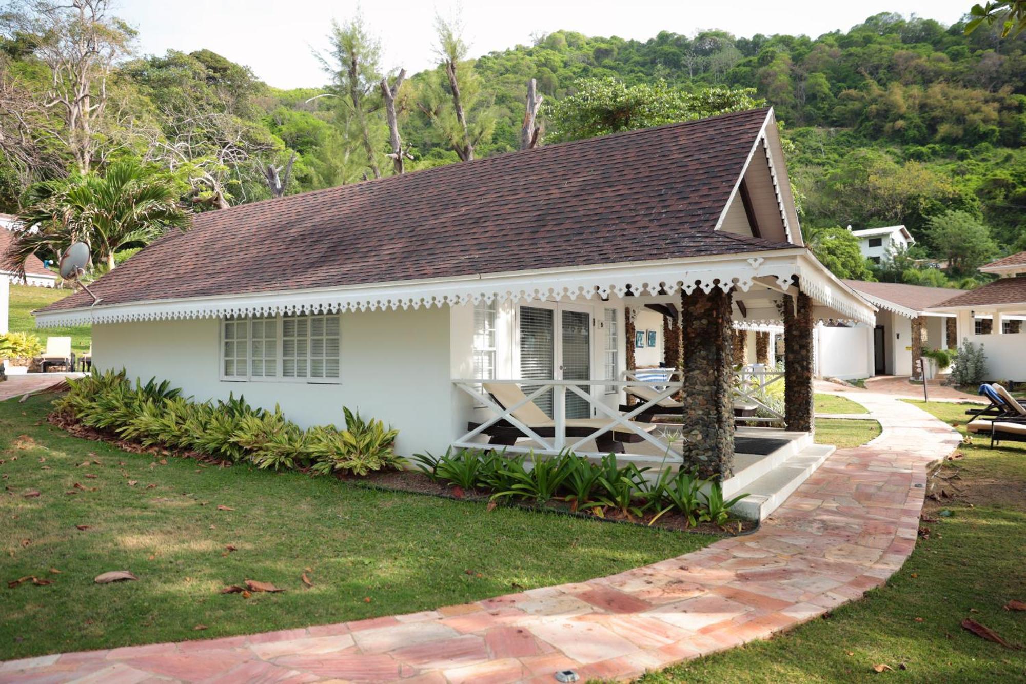 Blue Waters Inn Speyside Εξωτερικό φωτογραφία